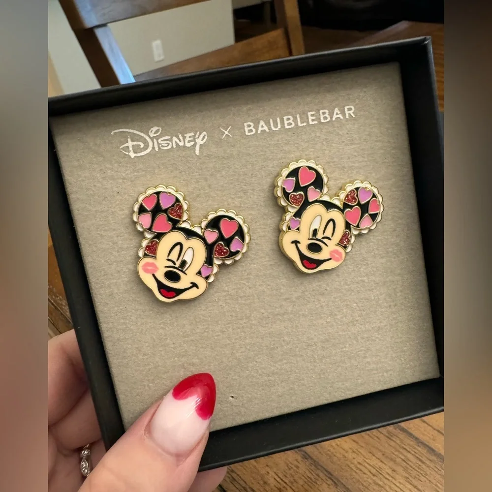 Mickey Hearts Earrings 🩷 - Picture 1 of 3